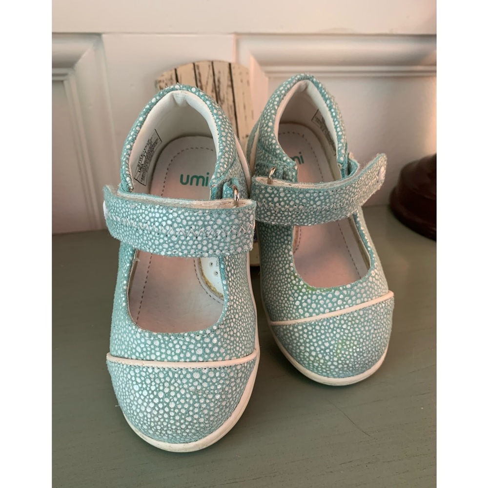 UMI - baby girls MARY JANE size US  5.5 GREENISH BLUE w/ white dotted detail